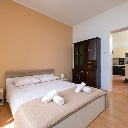 Apartment Dobric Koromačno Exteriör bild